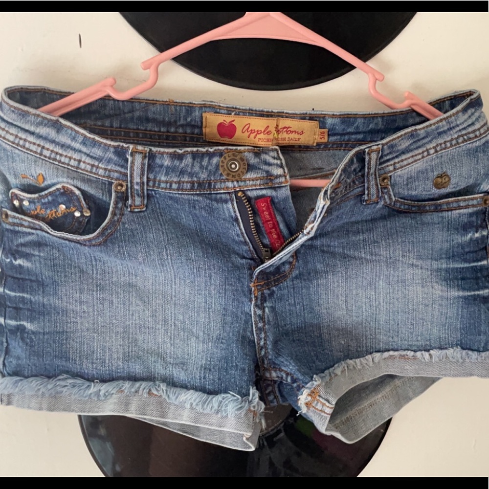 Vintage “Apple bottoms” shorts